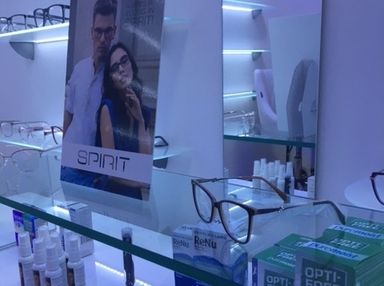 Budapesti optika kiállított szemüvegei