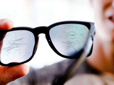 Karcos szemüveglencse javítása az Izabell Optikában